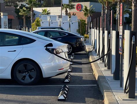 Suspect arrested in fatal Edgewater road rage shooting at Tesla charging station